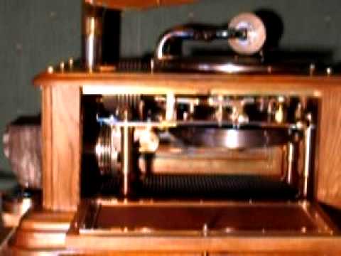 phonographe antique   de michel .D.AVI