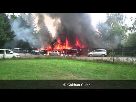 Western City Dasing in Flammen