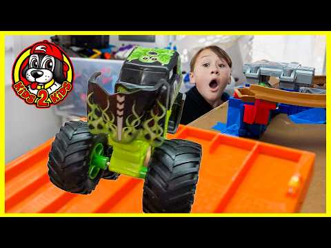 Hot Wheels Monster Trucks & Monster Jam SMASH & BASH CRAZY TREADMILL RACE