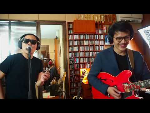 Shandy Sondoro JustPlay " Malam Biru"