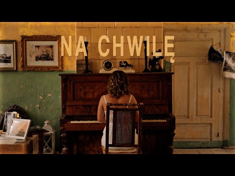 JULIA BARTKOWIAK - NA CHWILĘ