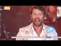 Brett Eldredge sings ‘Somethin’ I’m Good At’ live