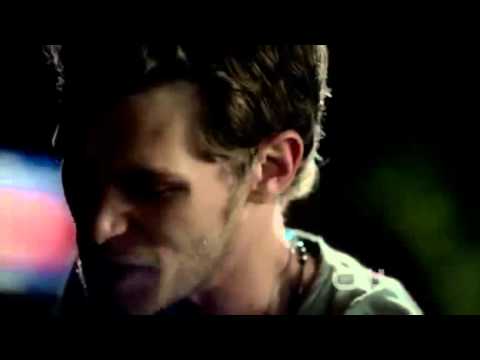 The Vampire Diaries Damon carries Elena out of the hospital The Reckoning 3X05