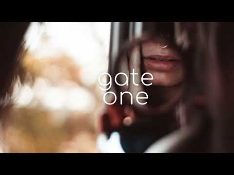 Jyye feat. Julia Temos - Holding On