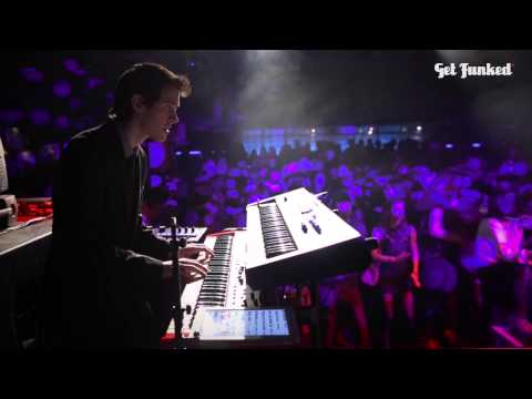 Next To Me (orig. by Emeli Sandé) performed LIVE by GET FUNKED at Under The Bridge - 2014