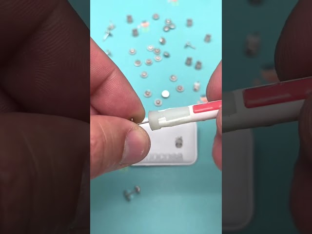 Vídeo relacionado con MINOPLATA Pendientes conejo de Plata de ley 925 con cierre rosca seguridad para niñas