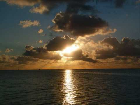 download lagu mp3 mp4 La Orilla Federico Aubele, download lagu La Orilla Federico Aubele gratis, unduh video klip La Orilla Federico Aubele