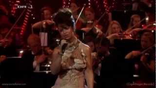 Aura Dione - In Love With The World (Live)