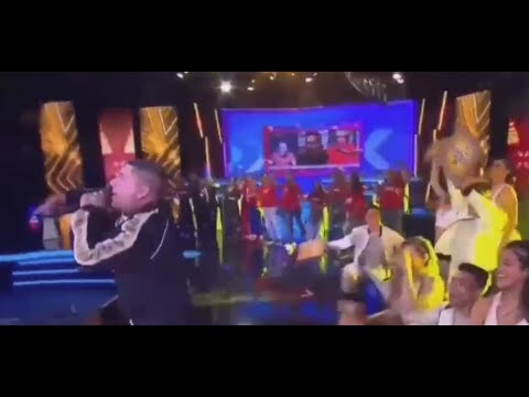 Osmani García grita abajo el Comunismo en concierto en Chile