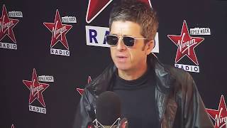Noel Gallagher talks about recording Dead in the water. (Subtítulos en Español)
