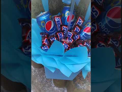 Букет с конфет и шаром. Оригинальный подарок мальчику на день рождения. Шар-сюрприз.