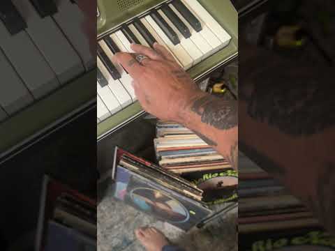 Wurlitzer 200A 64-Key Electric Piano 1974 - 1983 - Avocado Green image 9
