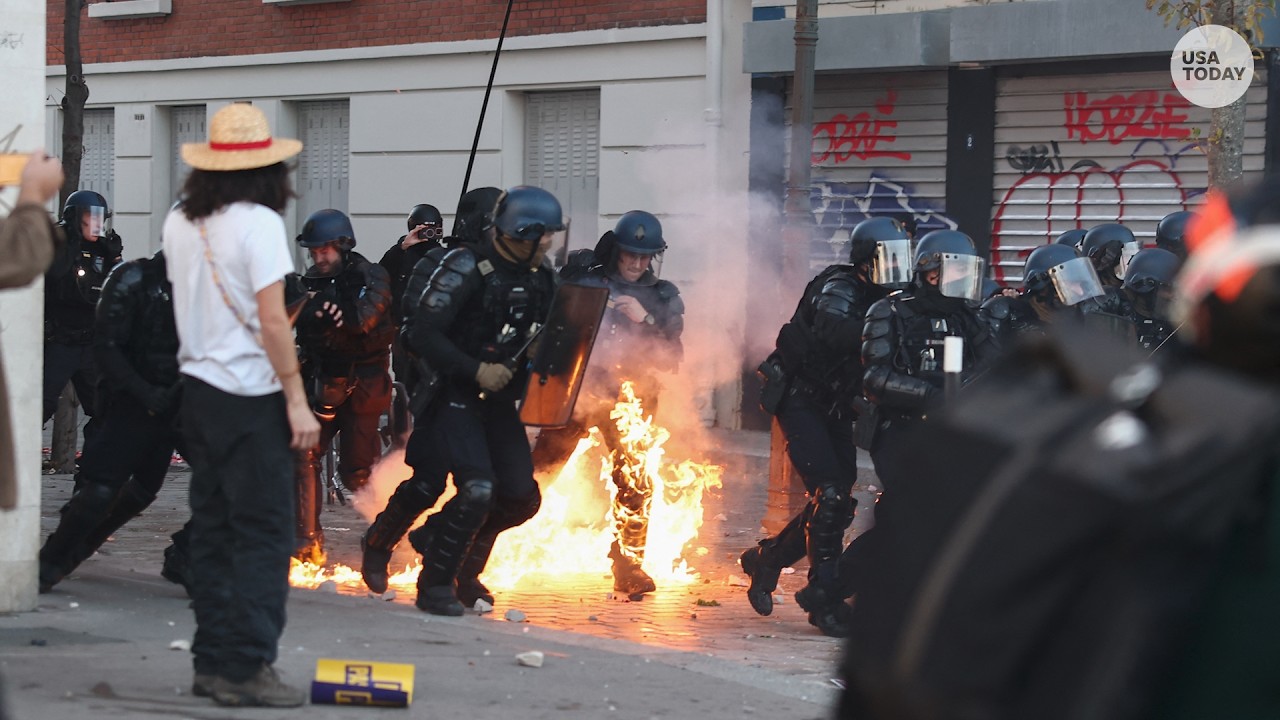 France protests: Tear gas thrown in Paris as demonstrations continue into third weekend