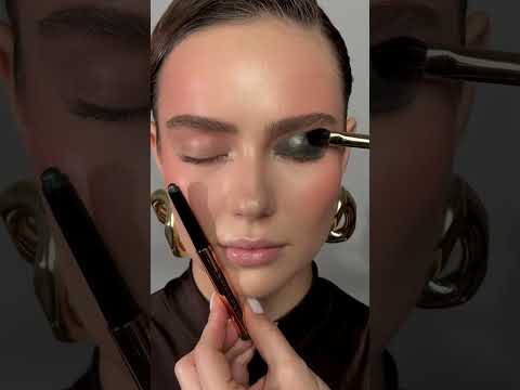 Зеленые тени для зеленых глаз? 🐍 #трендовыймакияж #makeuptutorial