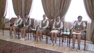 Հայոց հայրապետը հանդիպել է «էօրնեկյան» դպրոցի սաների հետ