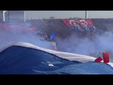 "Salida Los De Abajo / Udechile vs San Luis / CAMPEONES EN CANCHA Y GALERÃA" Barra: Los de Abajo • Club: Universidad de Chile - La U