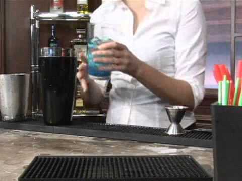 How to Make the Baby Blue Martini Mixed Drink