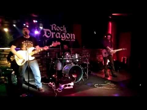 Vavoura band in rock dragon