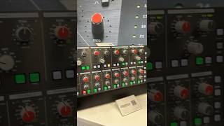 Video thumbnail for NEW SSL PUREDRIVE preamps by Thomas van Opstal