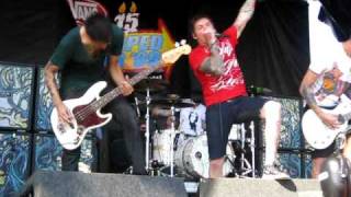 The Devil Wears Prada-Wapakalypse (Live at Warped Tour 8/23/09 at the Home Depot Center)
