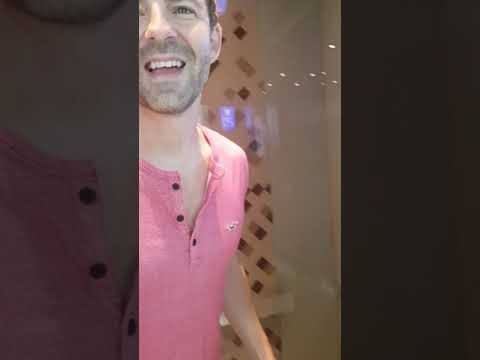 Meeting Mark Read of A1 in the elevator - A1 live in Manila 2018