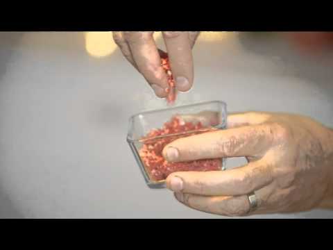 Humörhöjande gräddkola med frystorkade bär - Jul med Ernst (TV4)