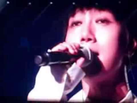 131024 [Fancam] SS5 Manila - Kyuhyun & Ryeowook during Gray Paper feat VCR of Yesung