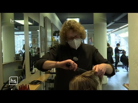 Friseure schneiden wieder Haare | hessenschau