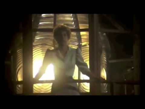 Elliot das Schmunzelmonster - Lichtschein auf dem Wasser