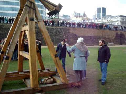 Trebuchet - Outside the walls of Tower of London