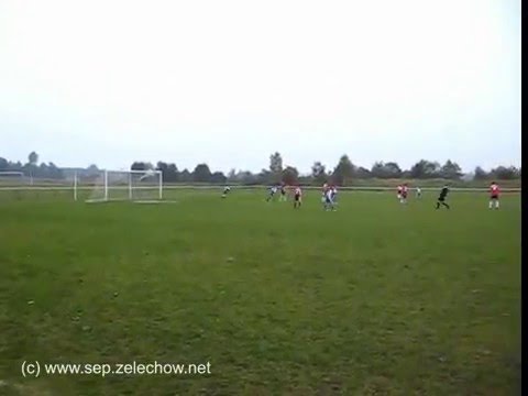 2008.10.04 Sęp Żelechów (trampkarze) - Tęcza Stanisławów: Jacek Mazurek z 25 metrów