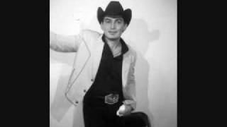 Flor De Asfalto Music Video