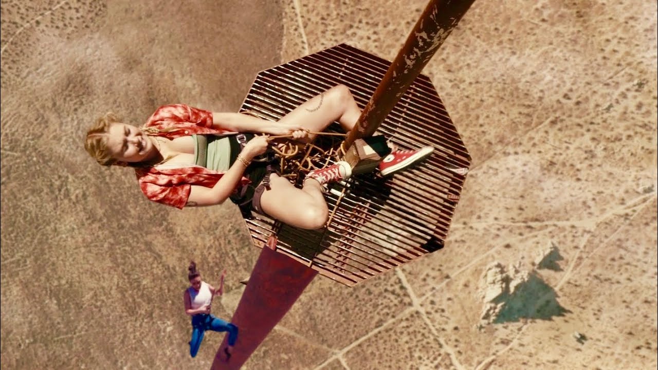 2 GAROTAS FICAM PRESAS no TOPO de uma TORRE de 600 METROS de ALTURA