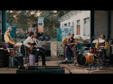 TOYTOY & Giovanni Weiss - Driving | JUNKYARD SESSION