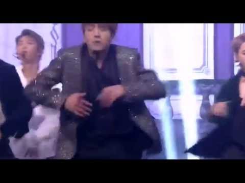 161014 BTS Jungkook's Hand was bleeding during the performance