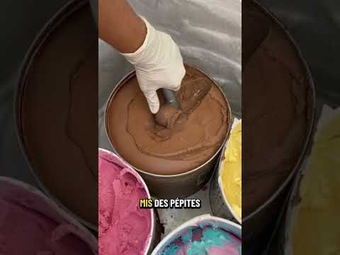 Une glace tout chocolat pour ce client gourmand