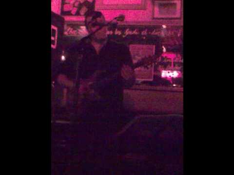 Lolo en solo au Café Brun (2).wmv