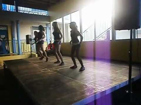 Original Sistaz Posi position par Mand'zelles Champcourt