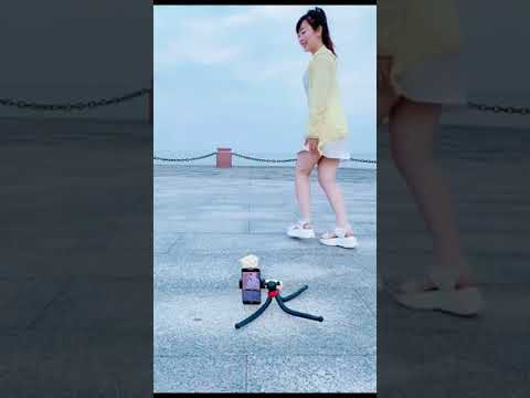 Монтаж видео на телефоне девушка берег море океан набережная