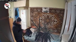 Установщик окон тырит бабло у ветерана. Real video
