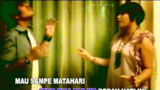 Download lagu Yochen Amos & Tesa Idol Tomahu ( 1 1 = Satu Cinta. By Yusiman Syahailatua ) mp3