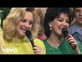 Bill & Gloria Gaither - Just Over in the Glory Land [Live] ft. The Hayes Family