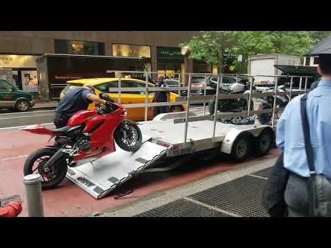 NYC TODAY: Cops Towing away Motorbikes on 52nd and Madison Avenue