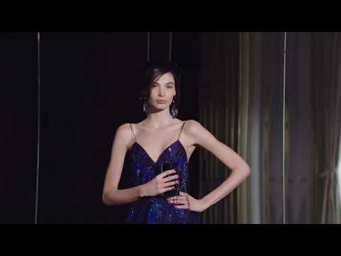 クチュールショーでミラノにオマージュを捧げるアルマーニ (Armani pays tribute to Milan in couture show)