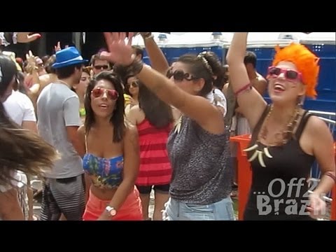 Rio de Janeiro Carnival Bloco : Wild Street Party