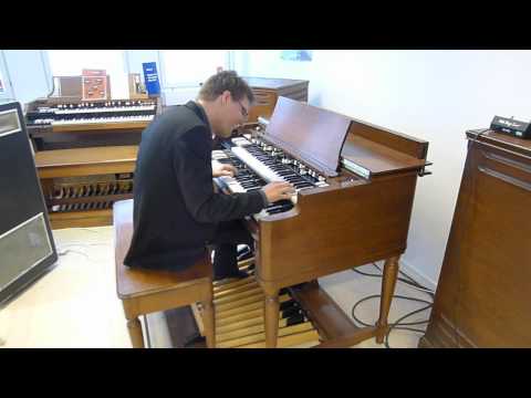 Groovin on a Hammond B3 -69