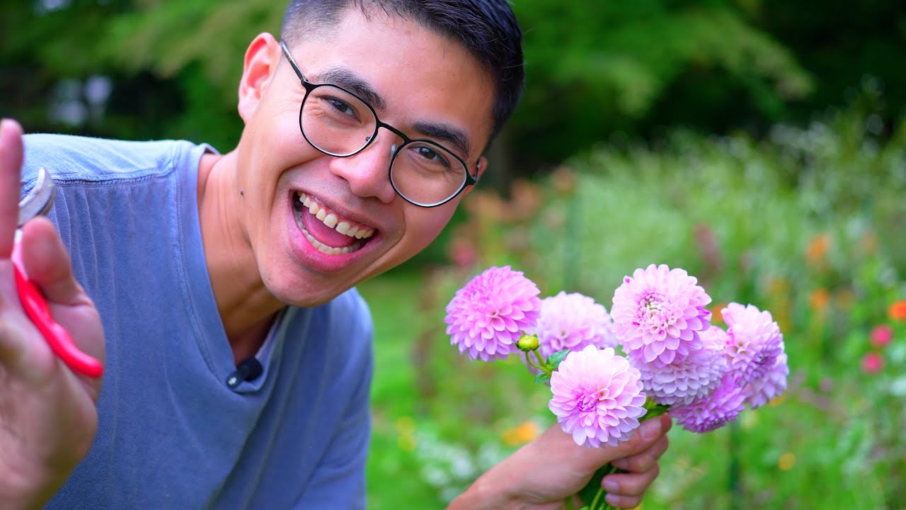 Your Fall Home Needs This Dahlia Arrangement