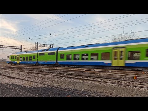 ATR 803 Colleoni di Trenord in transito a Sant'Ilario d'Enza [4K]