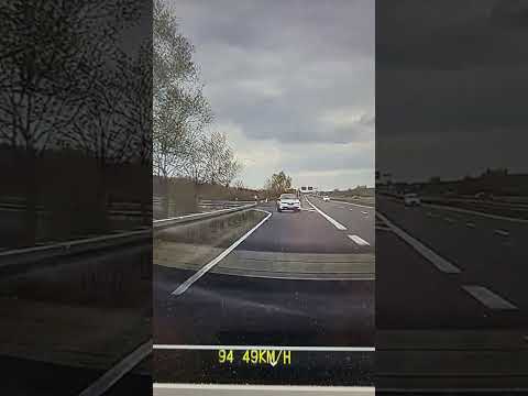 Der zieht auch ziemlich früh auf die Bundesstraße