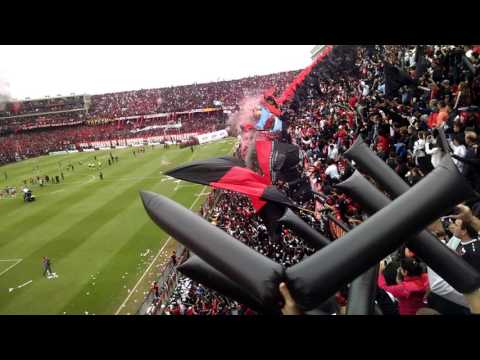 "El mejor recibimiento de la historia Colon Santa Fe" Barra: Los de Siempre • Club: Colón